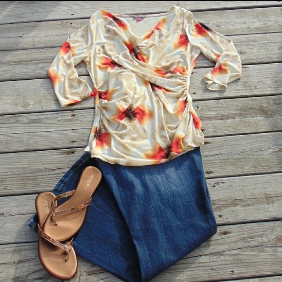 Vince Camuto Medium Patterned Scoop Neck Blouse - Picture 3 of 6